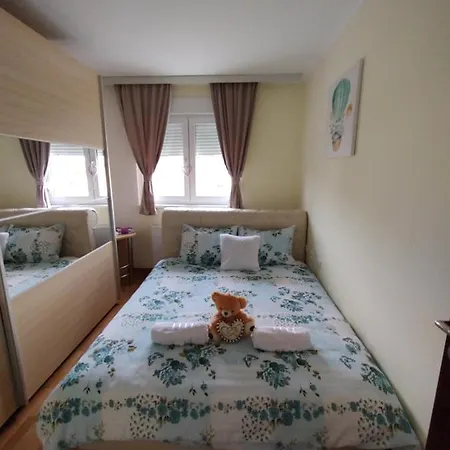 Mali Raj Apartment *